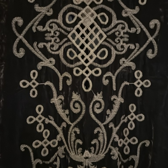 Jonny Was Midnight blue snap down Top with Grey embroidery Size Large. - Picture 3 of 6